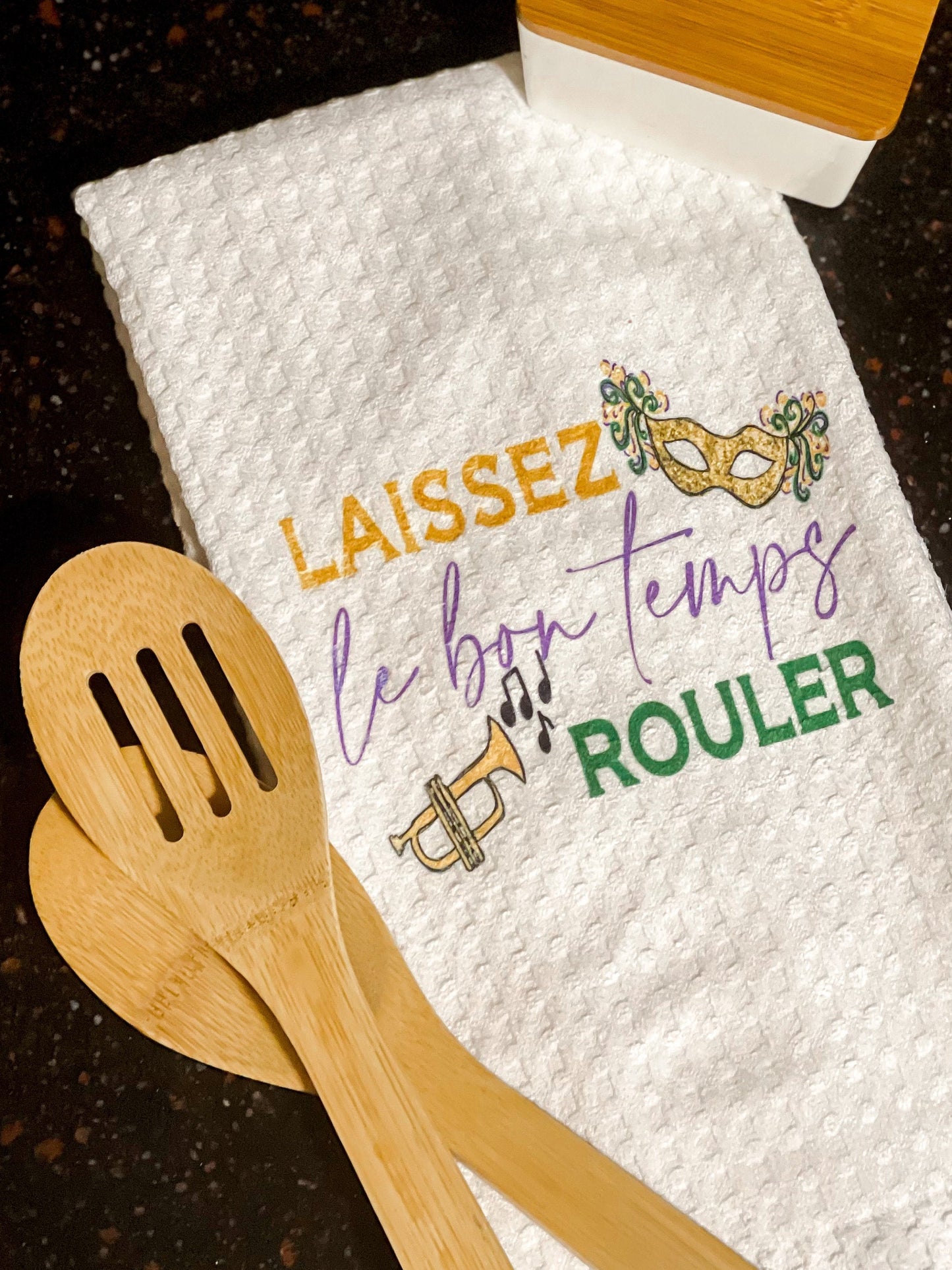 laissez le bon temps rouler! Mardi Gras Kitchen Towel