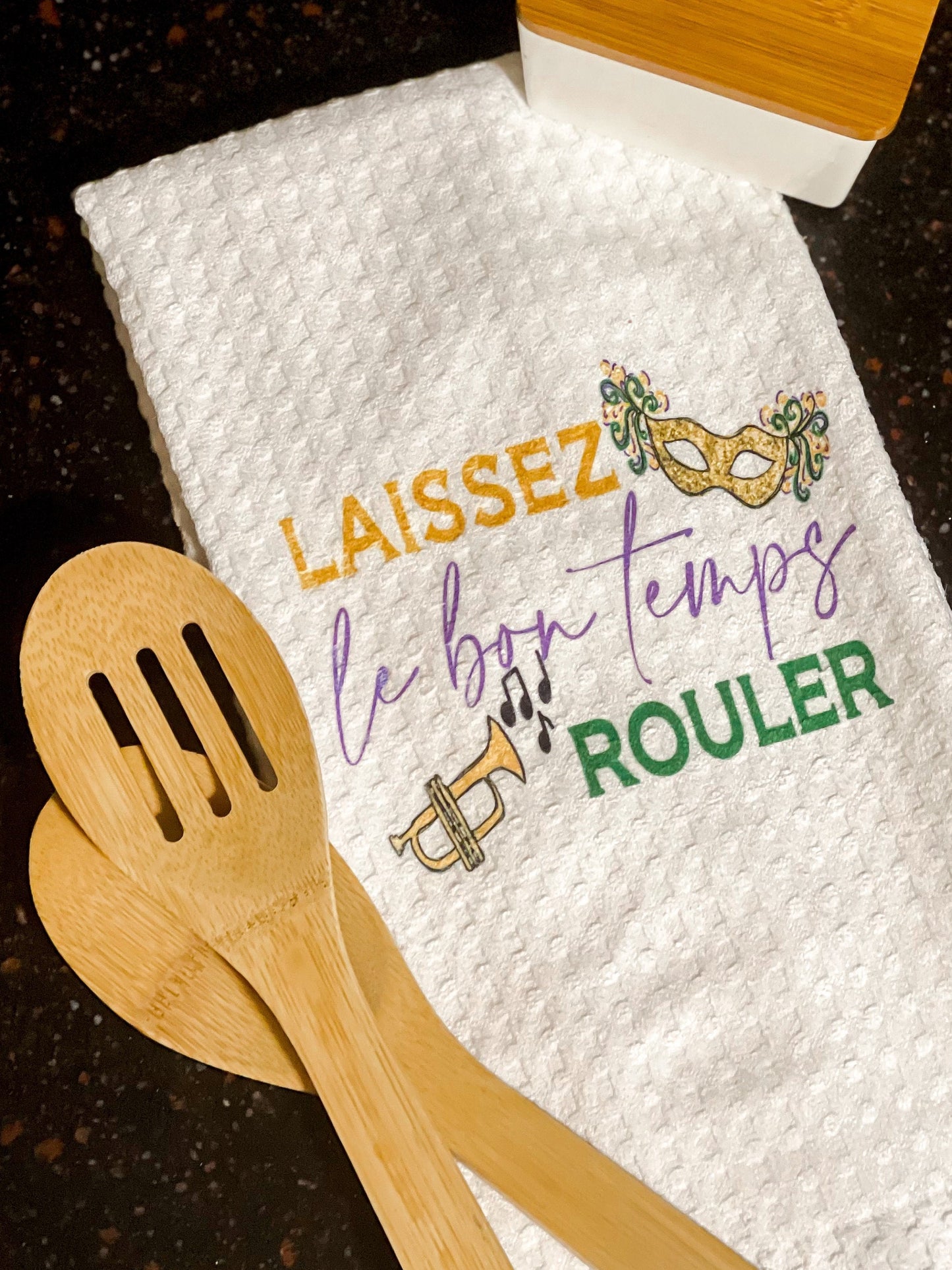 laissez le bon temps rouler!  Mardi Gras Kitchen Towel